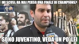 Immagine che contiene quotidiano, uomo, testo, fotografia Descrizione generata automaticamente