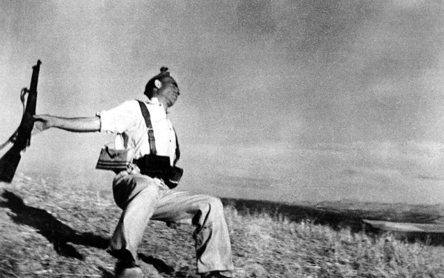 Risultati immagini per la foto di capa falsa?